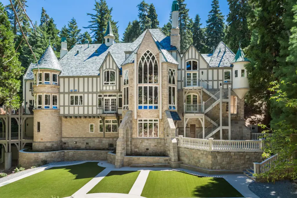 If you're feeling confident and not worried about the budget, this castle, surrounded by towering trees and relaxing environment, is perfect for you.