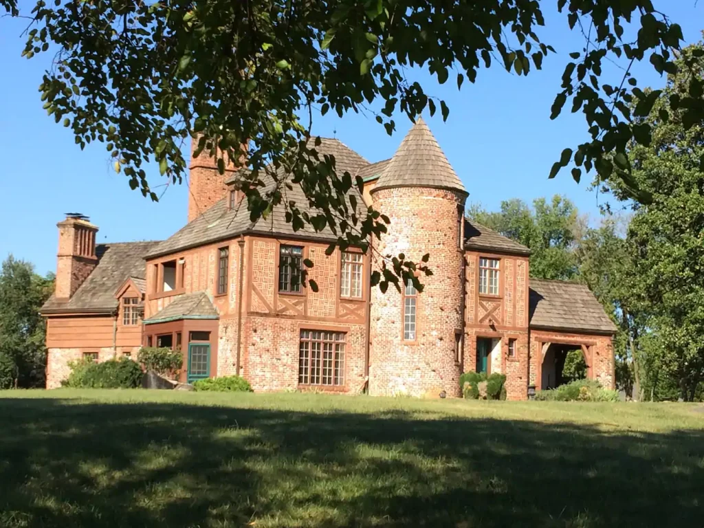 Airbnb Castles In Maryland - The Redwall Castle is a perfect sanctuary for those who wish to have a relaxing vacation for an affordable price.