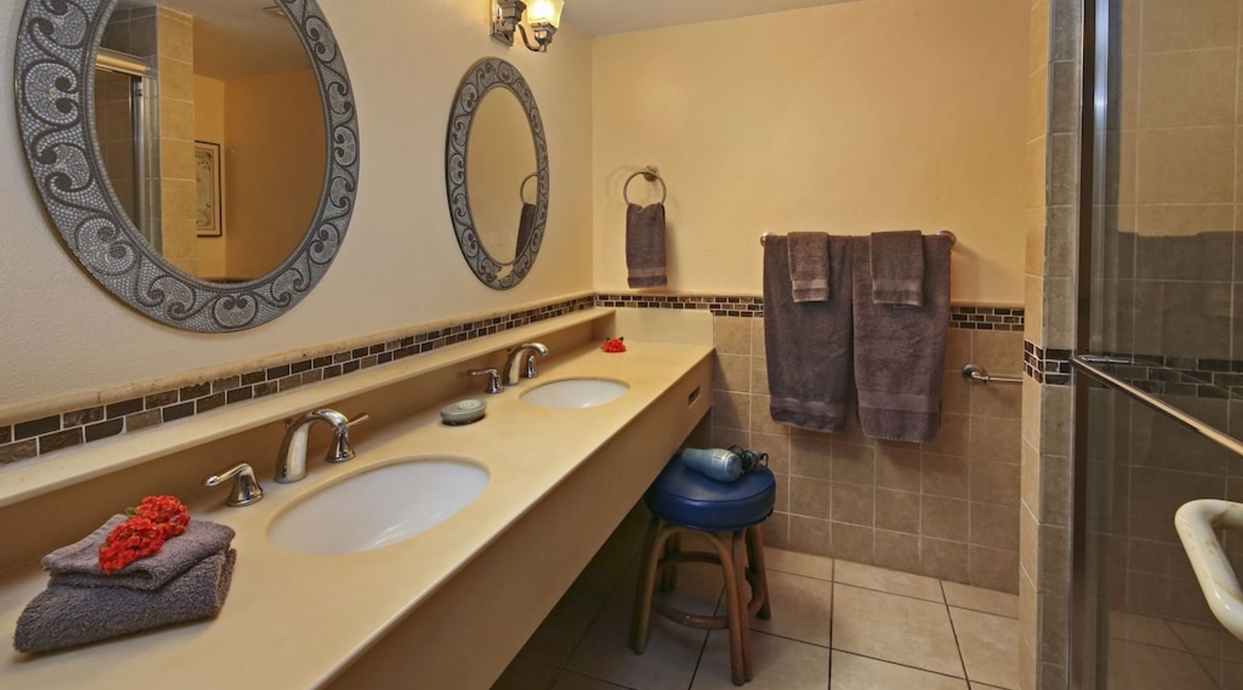 A huge bathroom fully-equipped with your needs