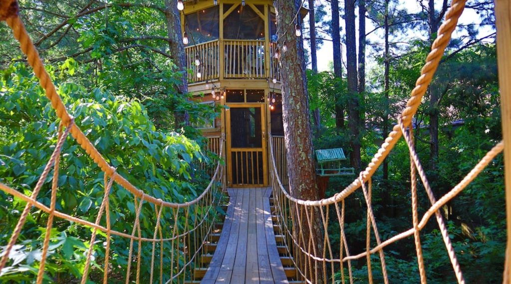 The Best Treehouses In The US

9. Treasure Hunt Tree House in Metro Atlanta

Location: Kennesaw, Georgia