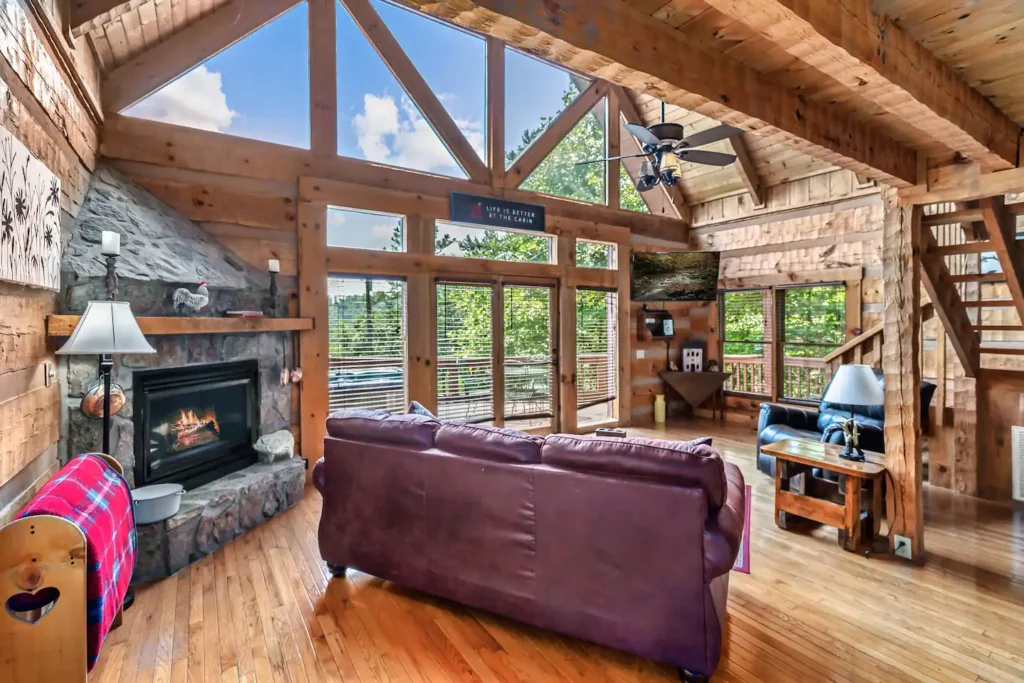 A rustic cabin with majestic views, this is an ideal place to unwind for couples or families.