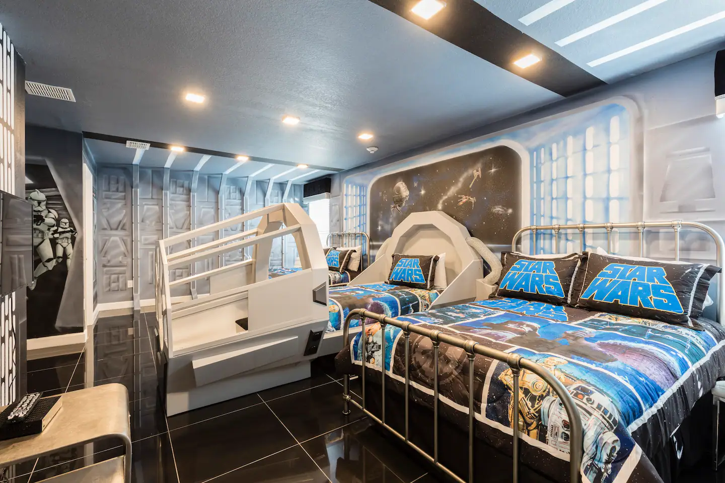 Another Star-Wars themed Bedroom with a unique Custom "Millennium Falcon" Bed