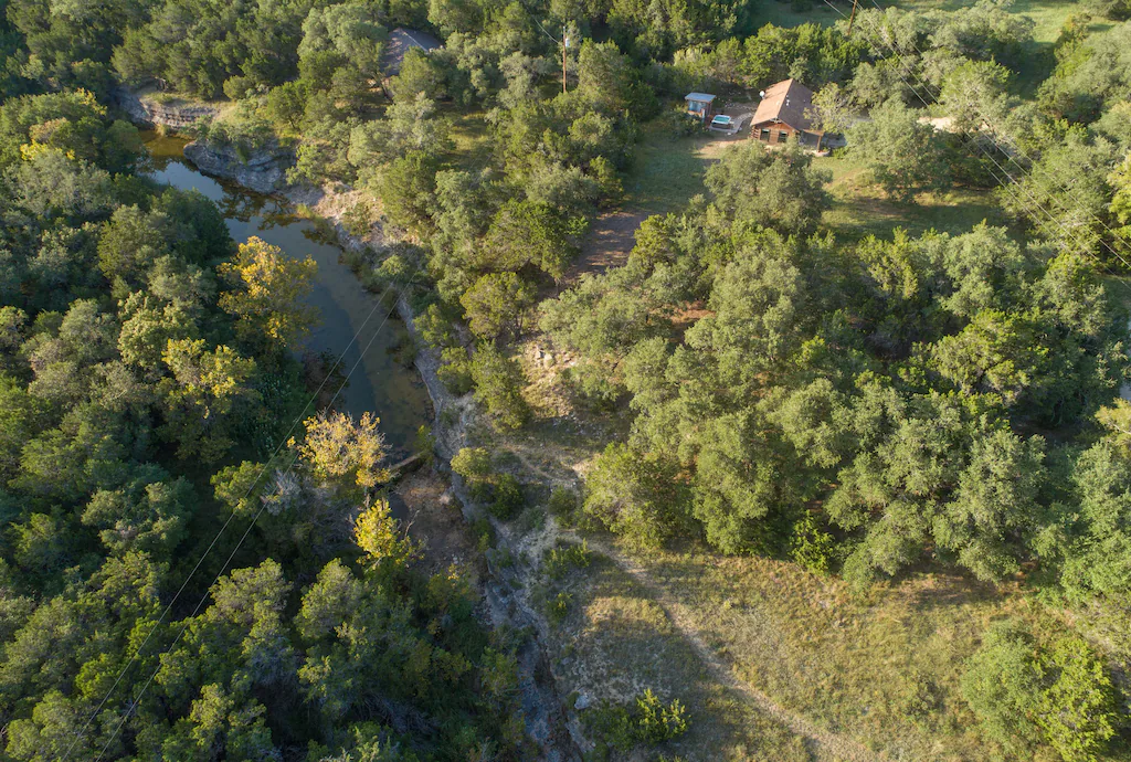 Aerial view of the cabin as well as its surroundings.