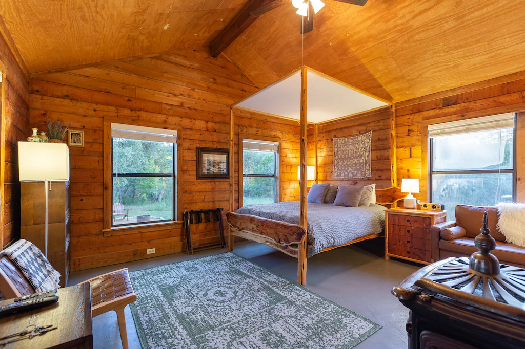 The cabin's nice natural light and high ceiling make it feel quite spacious.