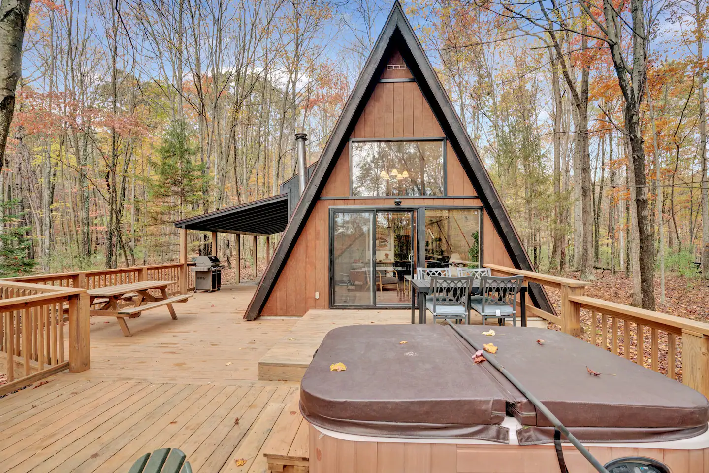 The exterior of the cabin has lots of amenities such as hot tubs and dinner table if you wish to dine outside.