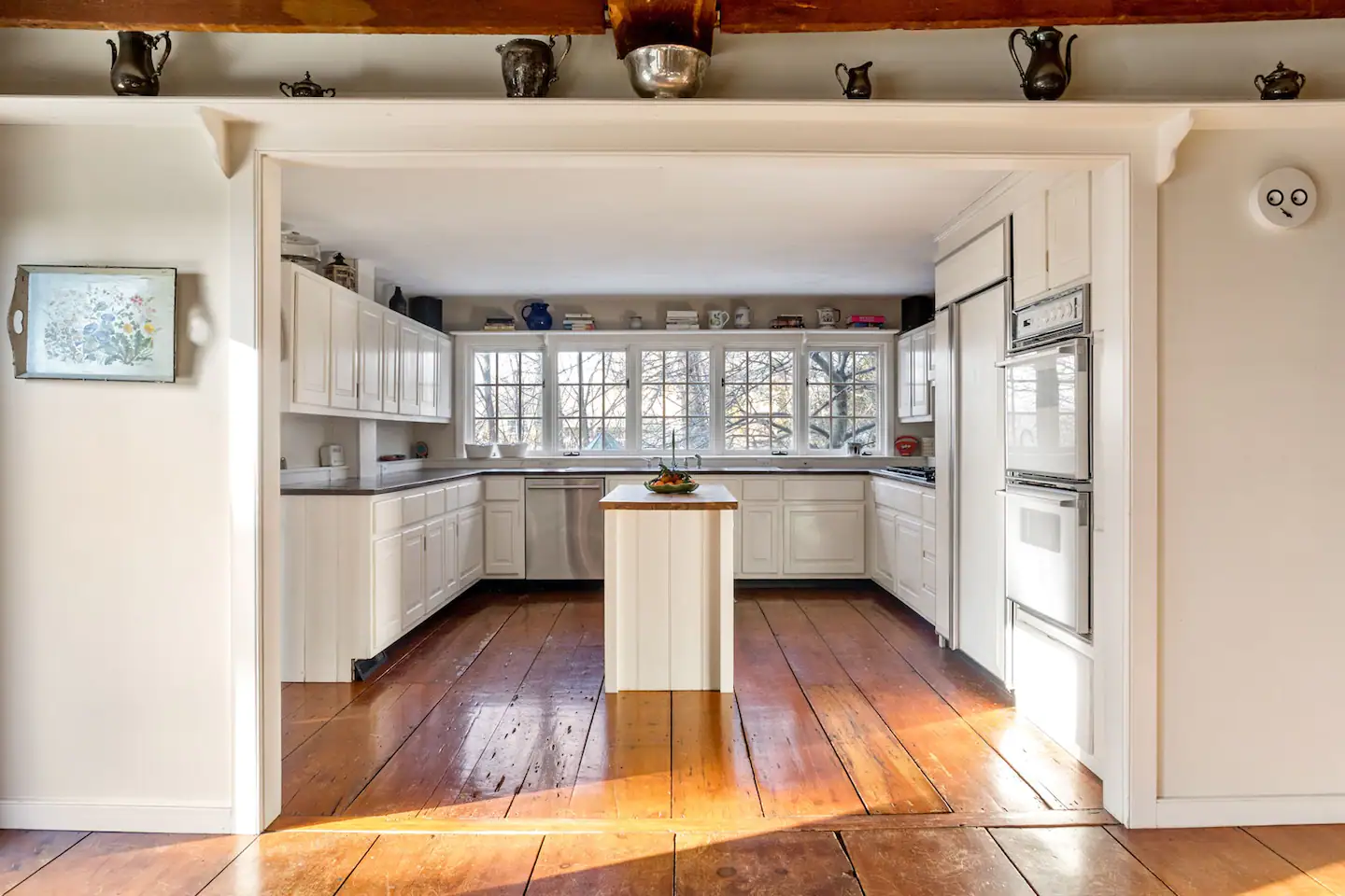 An open, fully-stocked kitchen with expansive counter space just off the sitting room.