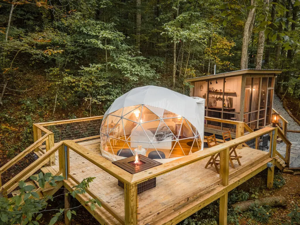 Tiny Geopod with your own heated bathroom, outside covered cooking space, and grilling area
