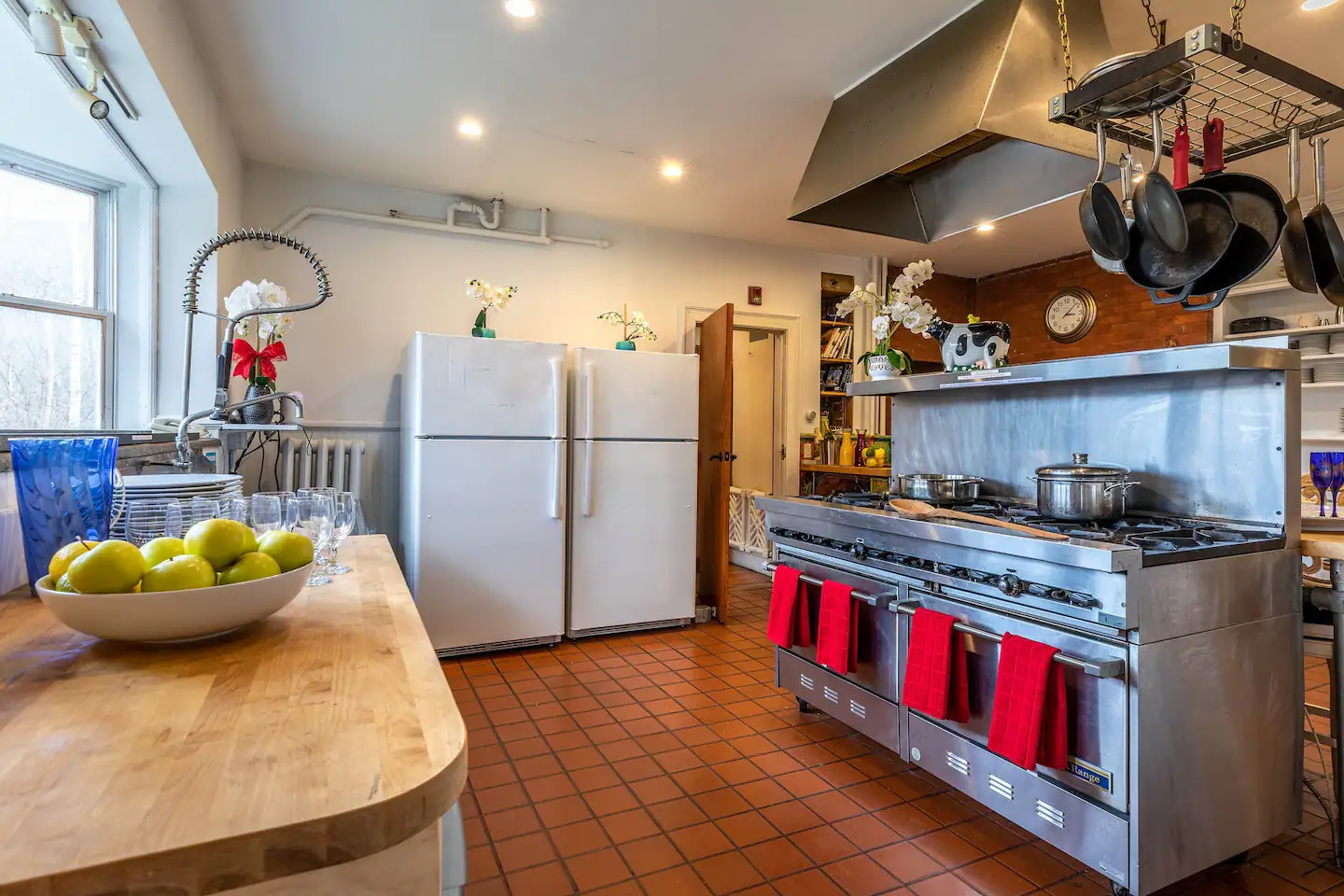 Oven fridge in the kitchen Mansion in Battenkill Valley