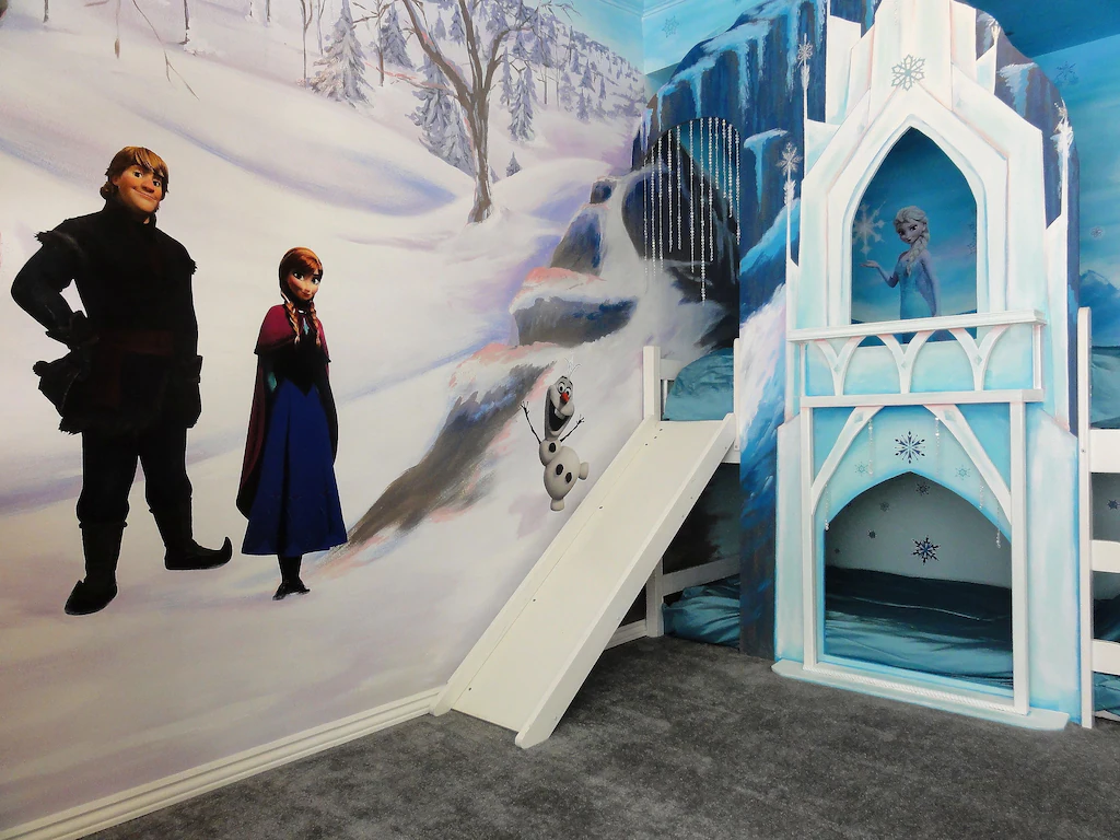 9 Of The Best Frozen-Themed Rentals In The US

4. Vacashine Homes

Location: Anaheim, California