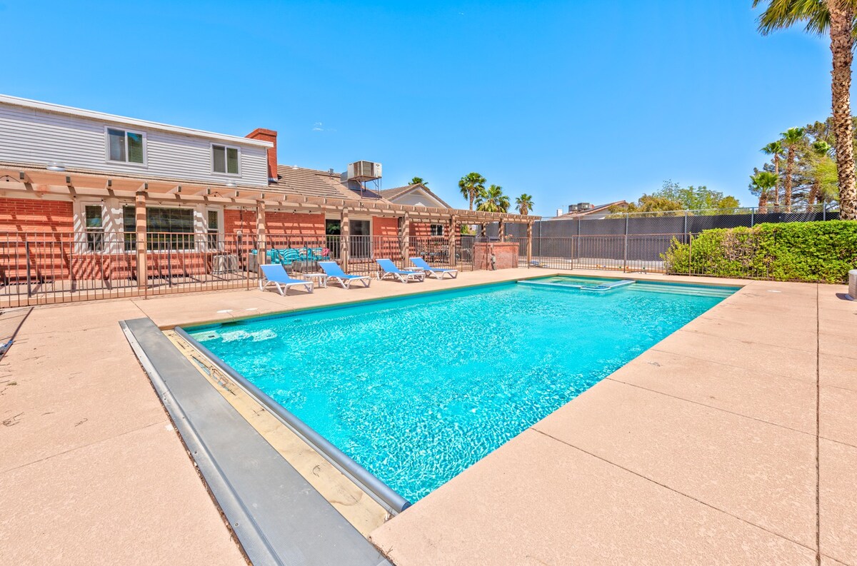The pool can be heated for $110 per day, with a minimum 3-day charge.

