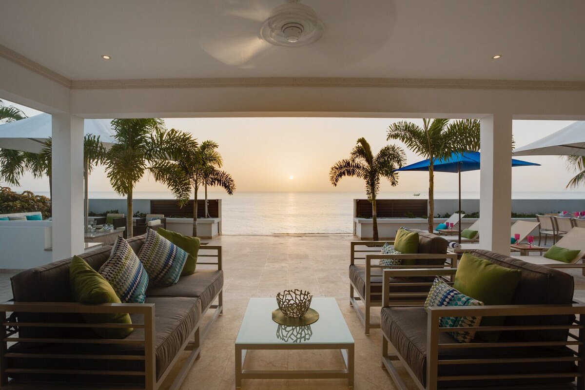 An expansive living area overlooking the ocean.