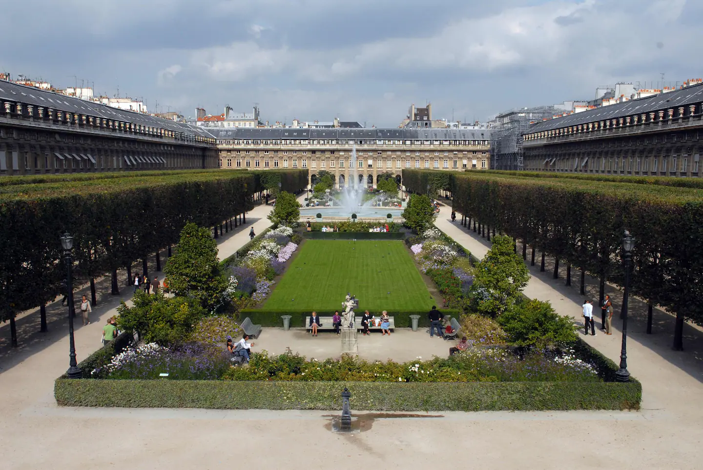 Palais Royal Garden: Just a 2-minute walk (180 yards)
