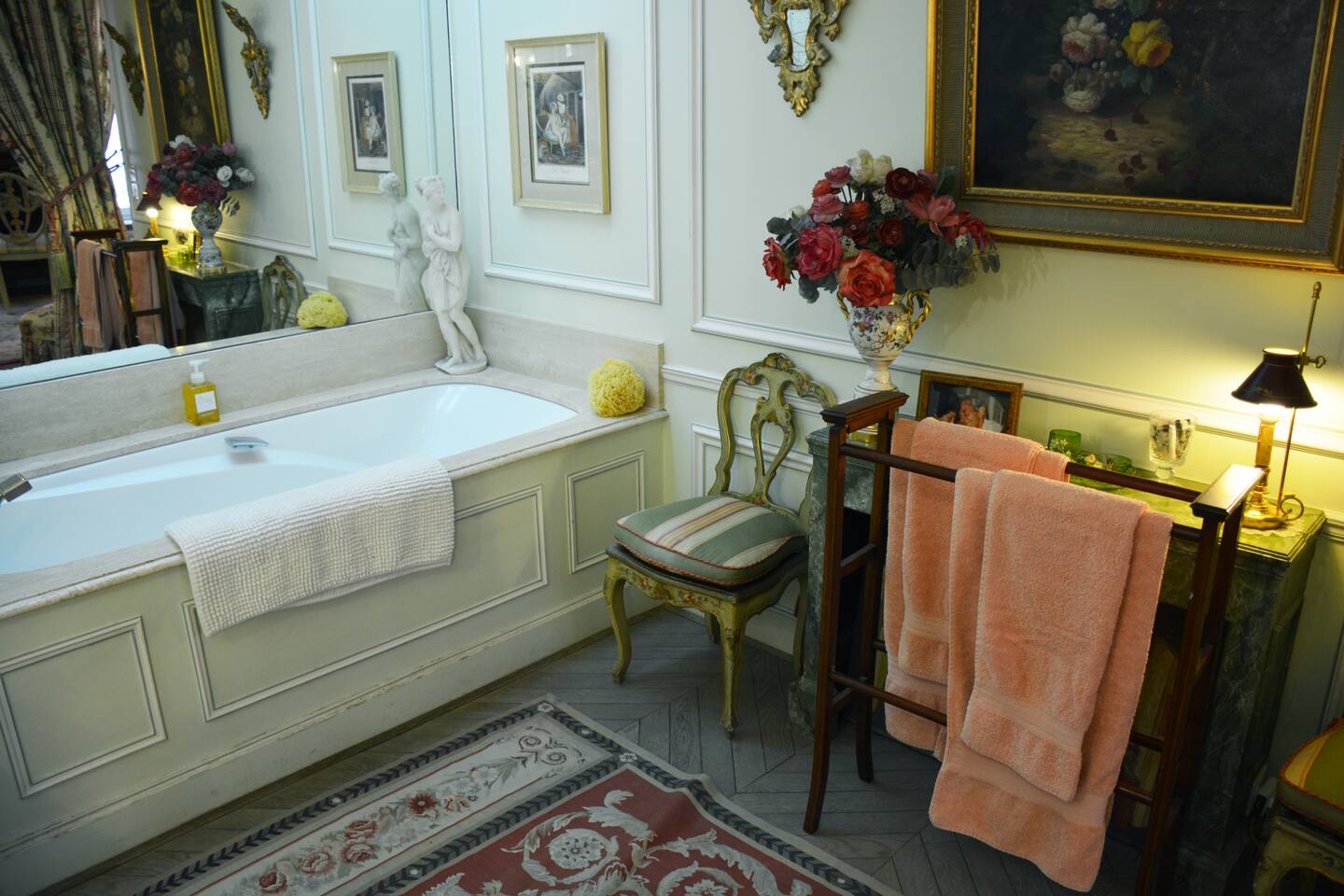 En suite bathroom with a glorious soaking tub