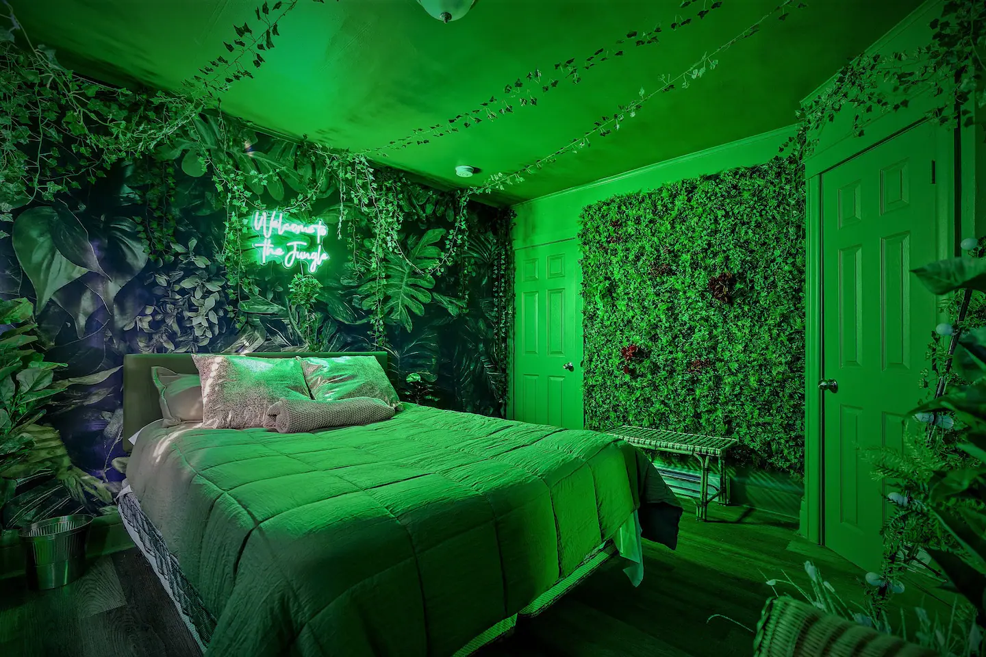 Jungle experience bedroom