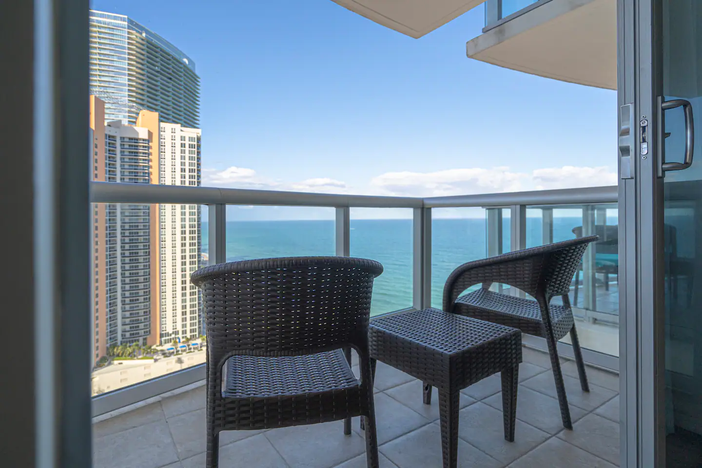 Relax on your balcony facing both the beach and the bay!
