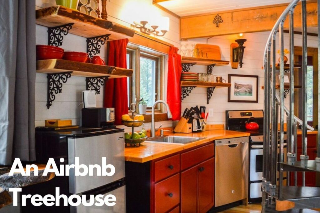 Airbnb Treehouse In Montana